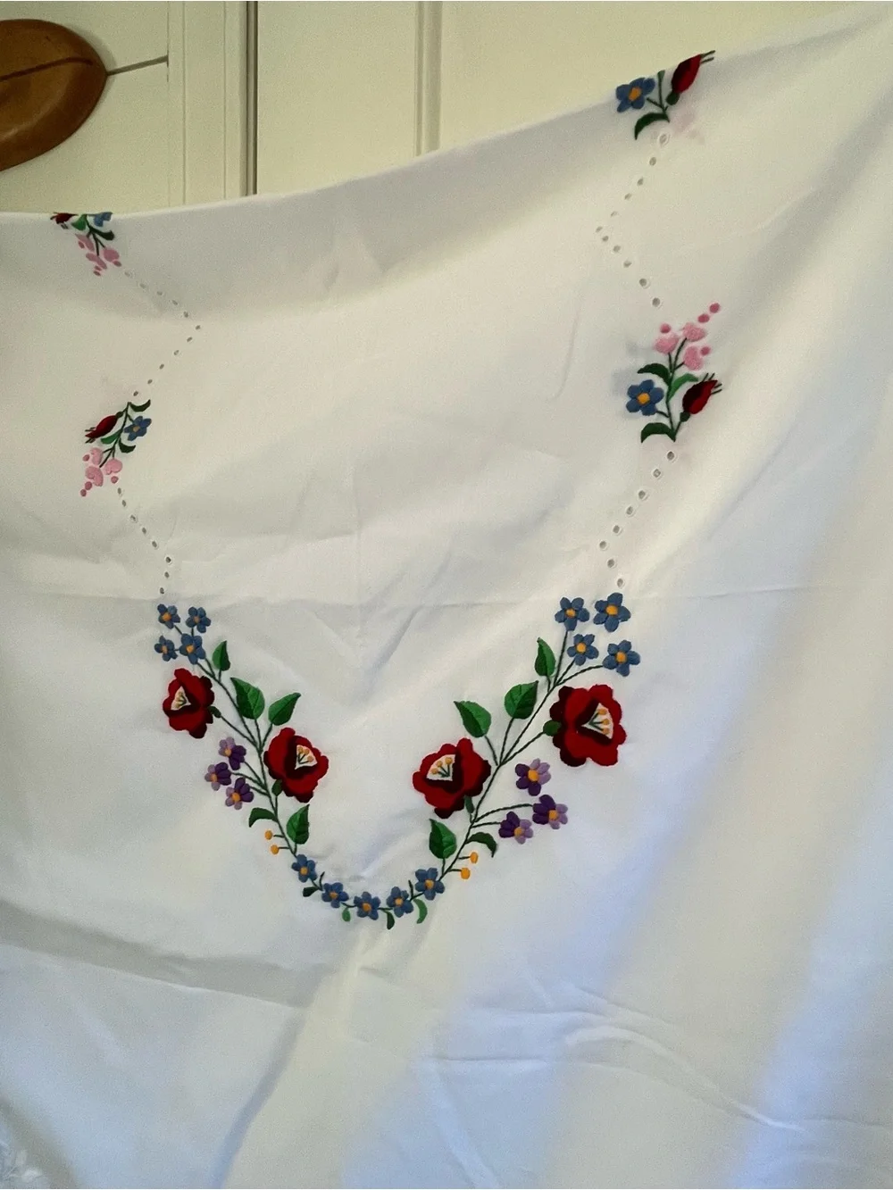Vintage Hand Embroidered Kalocsa Floral Tablecloth Lace Trim White 88 X 44